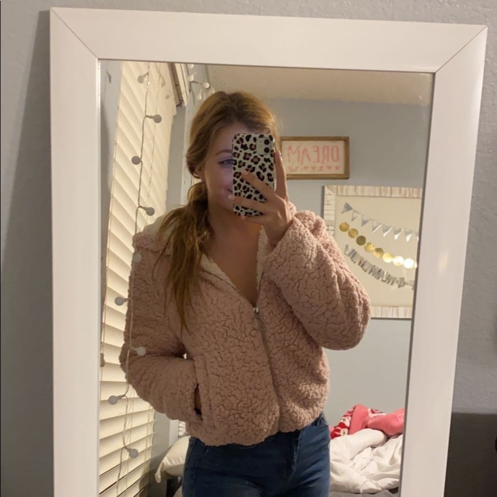 the cutest light pink sherpa full zip jacket.